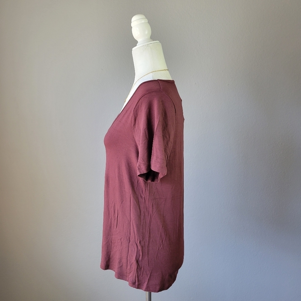 OLD NAVY // super soft plunge v-neck short sleeved tee top in rust - Picture 2 of 6